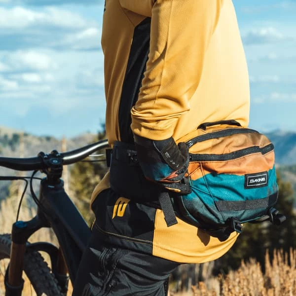 Budget đ Sacs Ă Dos VĂ©lo DAKINE HOT LAPS 5L FIRE MOUNTAIN 22 Marron / Vert đ 6 Budget đ Sacs Ă Dos VĂ©lo DAKINE HOT LAPS 5L FIRE MOUNTAIN 22 Marron / Vert đ â Image 4